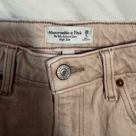 Abercrombie High Rise 90s Relaxed Curve Love, Oat, Size 6 Long Jeans - Picture 9 of 10